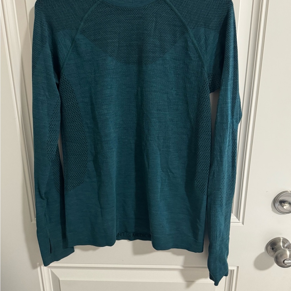 lululemon Keep the Heat Thermal
Sleeve Shirt